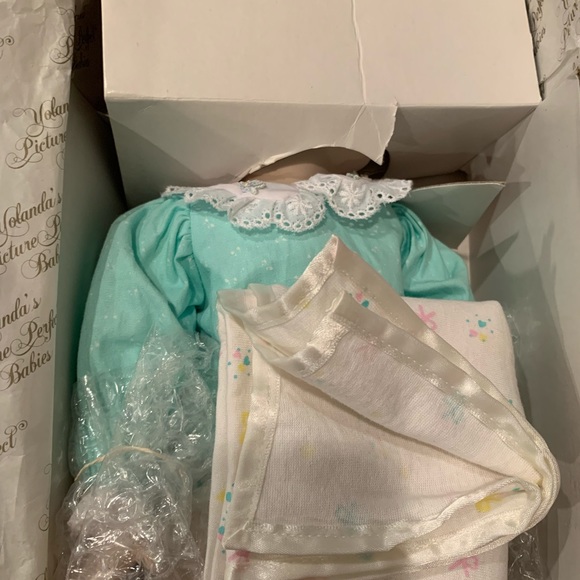 The Ashton- Drake Galleries Doll - Picture 5 of 5